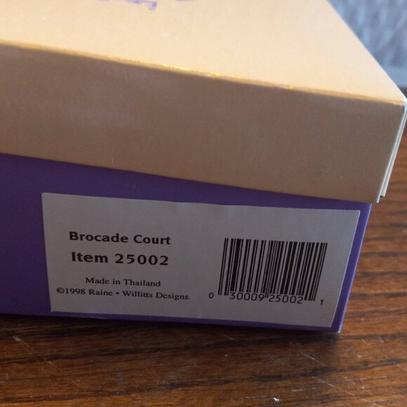 Just The Right Shoe  By Raine Brocade Court Mini Figurine 25002 - Picture 9 of 10